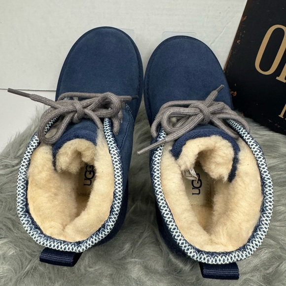 Uggs Neumel II Tasman (NEW NO TAGS, NO BOX)) Boys size 2 US - Picture 11 of 16